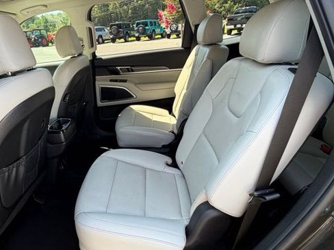 Used 2020 Kia Telluride S FWD image 19