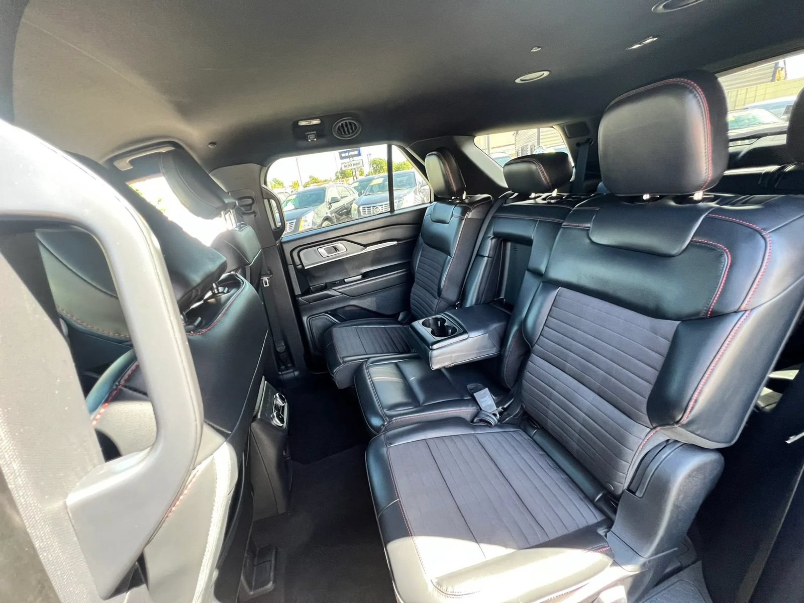 Used 2025 Ford Explorer ST-Line w/ ST-Line Street Pack AWD/4WD image 21