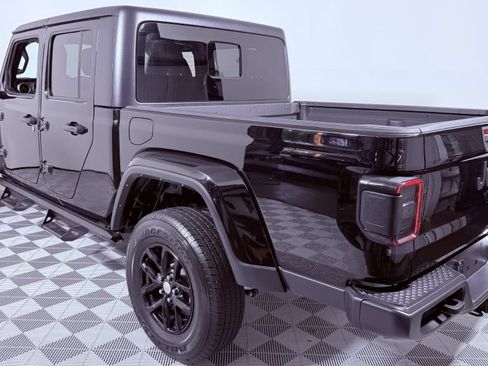 Used 2023 Jeep Gladiator Sport S AWD/4WD image 6