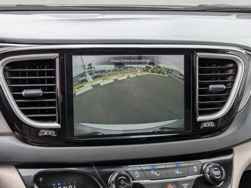 Used 2023 Chrysler Pacifica Touring-L FWD image 21