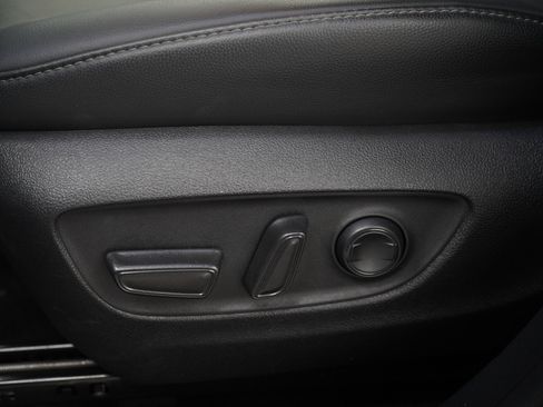 Used 2025 Toyota Highlander XSE AWD/4WD image 27