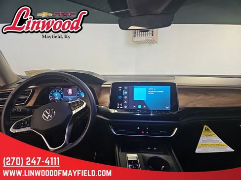 Used 2024 Volkswagen Atlas SE AWD/4WD image 16