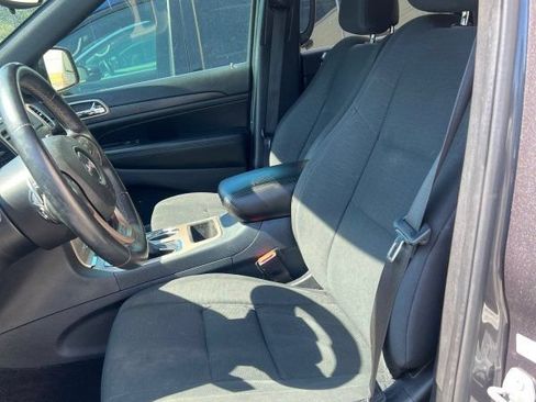 Used 2017 Jeep Grand Cherokee Laredo w/ Quick Order Package 2BE RWD image 11