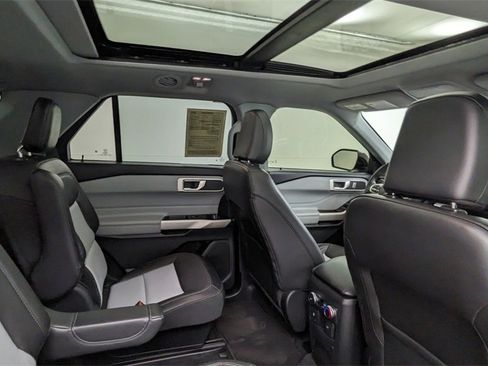 Certified 2022 Ford Explorer XLT w/ Equipment Group 202A image 39
