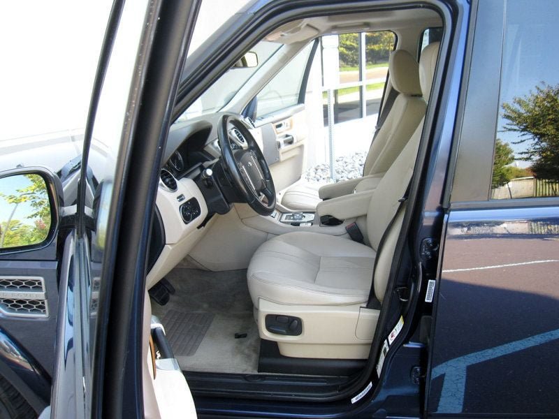 Used 2016 Land Rover LR4 HSE AWD/4WD image 17