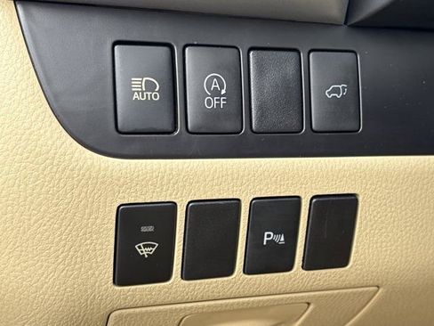Used 2018 Toyota Highlander Limited AWD/4WD image 28