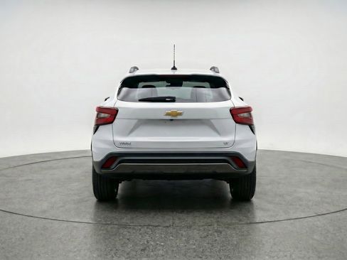 Used 2025 Chevrolet Trax LT FWD image 7
