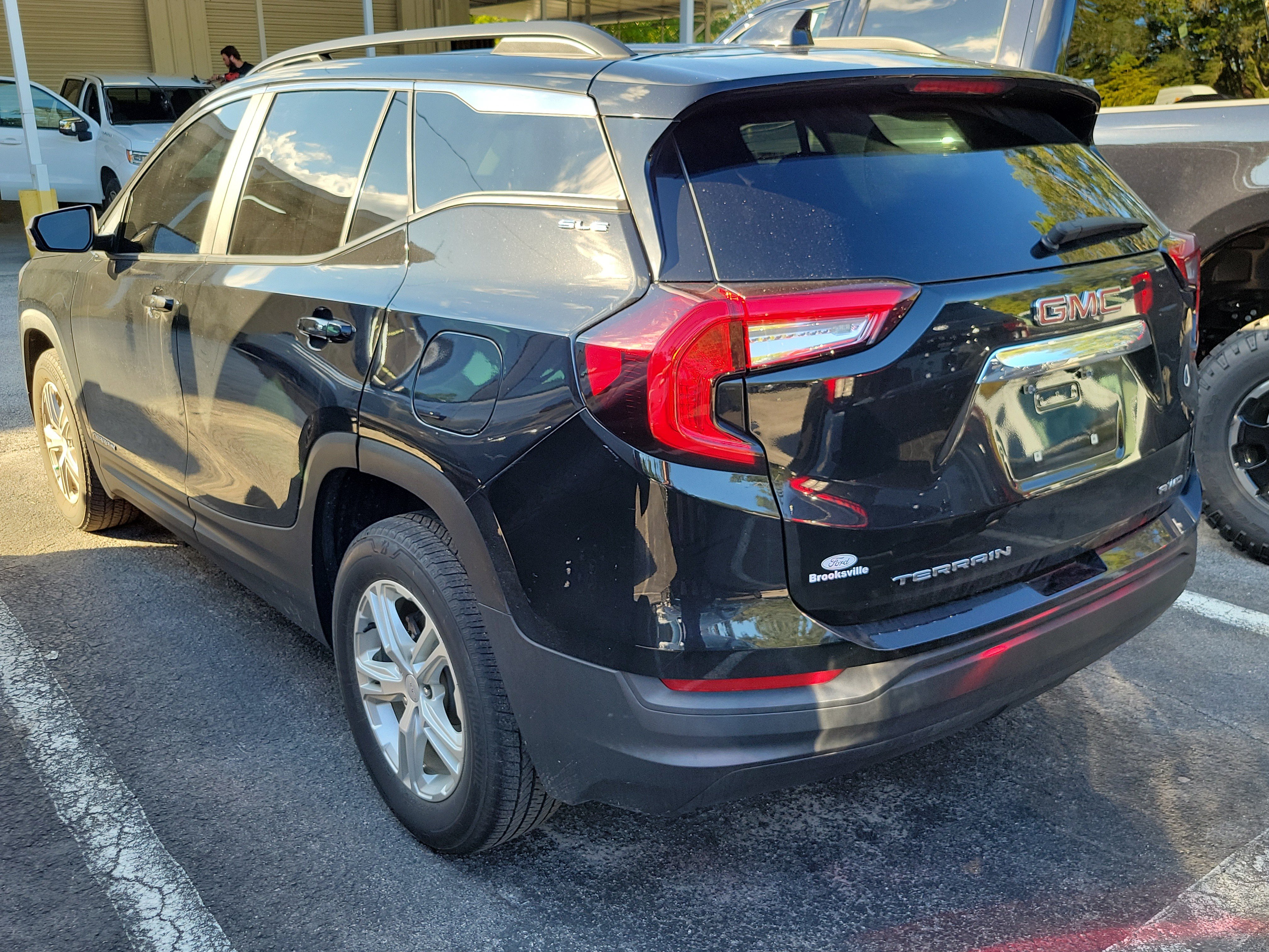 Used 2024 GMC Terrain SLE w/ Driver Convenience Package AWD/4WD image 3