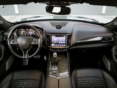 Used 2022 Maserati Levante Trofeo image 34