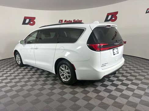 Used 2022 Chrysler Pacifica Touring-L FWD image 4