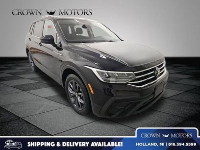 Used 2023 Volkswagen Tiguan SE w/ Panoramic Sunroof Package
