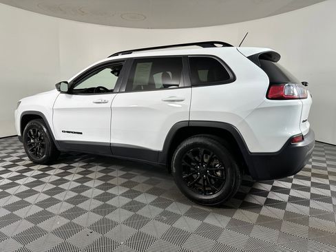 Used 2023 Jeep Cherokee Altitude Lux image 2