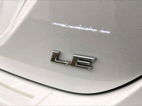 Used 2018 Toyota Camry LE image 13