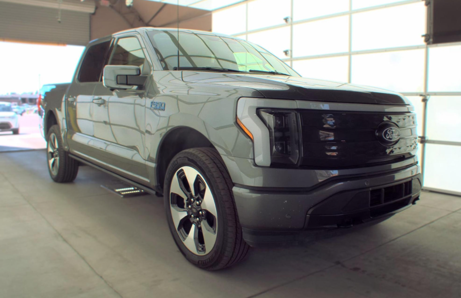 Used 2025 Ford F150 Lightning Platinum AWD/4WD image 3