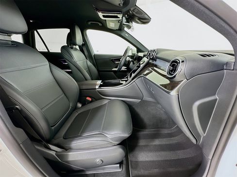 Certified 2025 Mercedes-Benz GLC 300 image 29