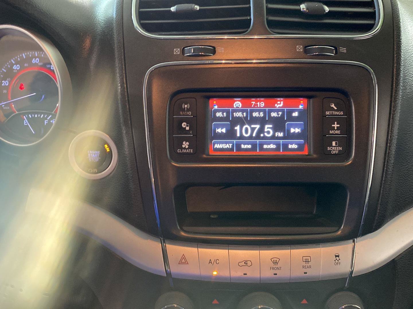 Used 2018 Dodge Journey SE w/ Connectivity Group FWD image 14