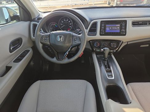 Used 2018 Honda HR-V LX image 10