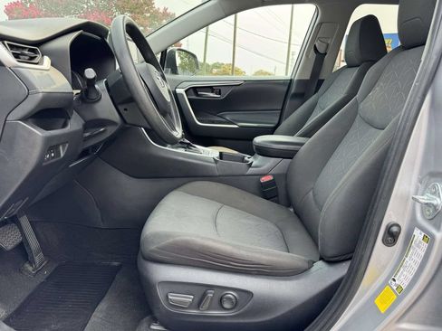 Used 2024 Toyota RAV4 XLE FWD image 20