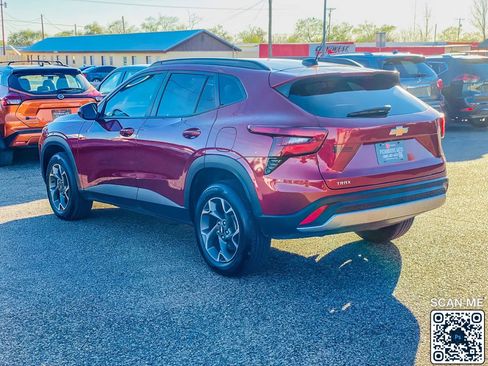 Used 2025 Chevrolet Trax LT w/ Driver Confidence Package image 6