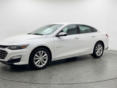 Used 2024 Chevrolet Malibu LT image 3