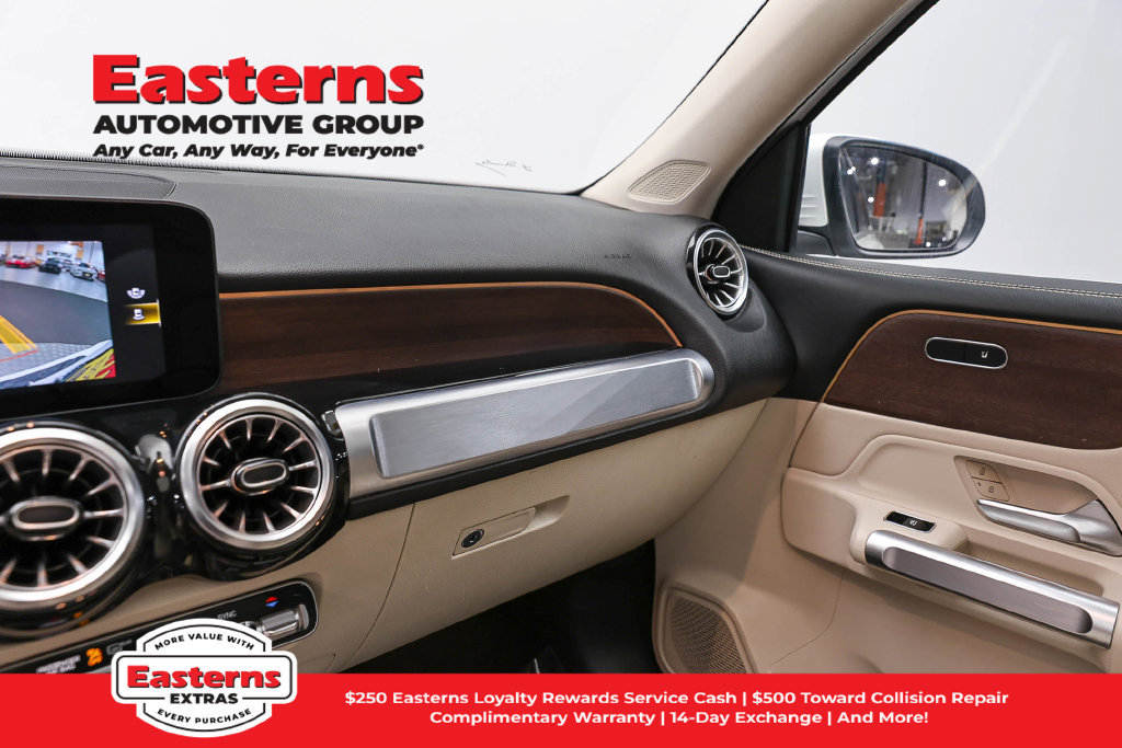 Used 2022 Mercedes-Benz GLB 250 4MATIC w/ Premium Package Lite image 22