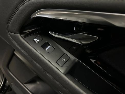 Used 2022 Land Rover Range Rover Evoque R-Dynamic S image 32