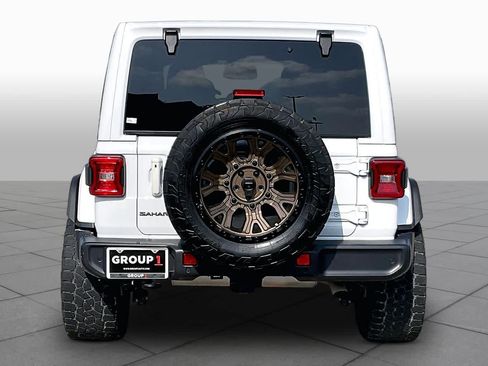 Used 2025 Jeep Wrangler Unlimited Sahara AWD/4WD image 5