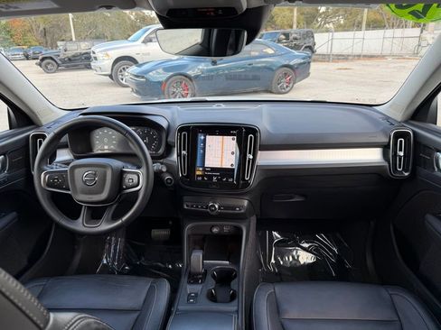 Used 2022 Volvo XC40 T5 Momentum image 33