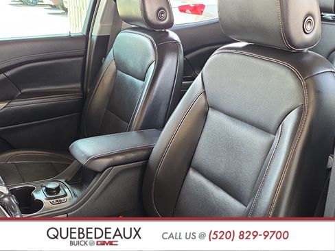 Used 2021 GMC Acadia SLT w/ Elevation Edition FWD image 11