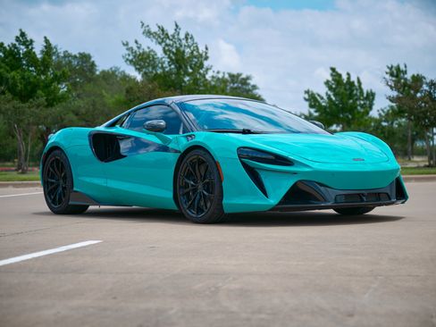 Used 2025 McLaren Artura Spider RWD image 11