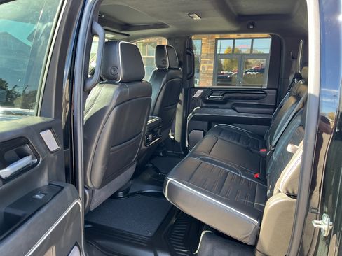 Used 2025 GMC Sierra 2500 AT4X image 5