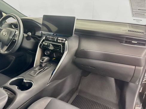 Used 2024 Toyota Venza XLE AWD/4WD image 46