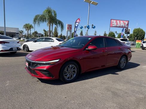 Used 2024 Hyundai Elantra SEL FWD image 3