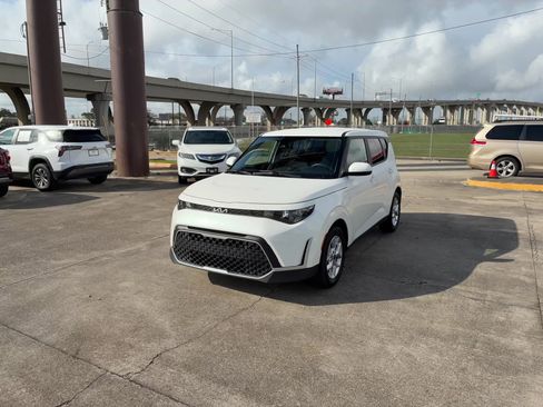 Used 2025 Kia Soul LX w/ LX Technology Package image 8