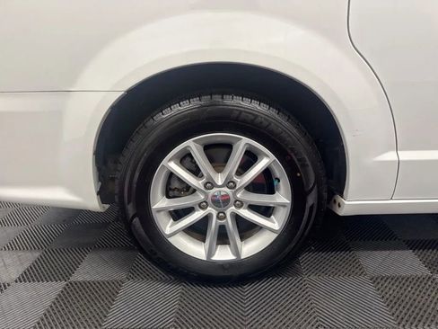Used 2019 Dodge Grand Caravan SXT FWD image 23