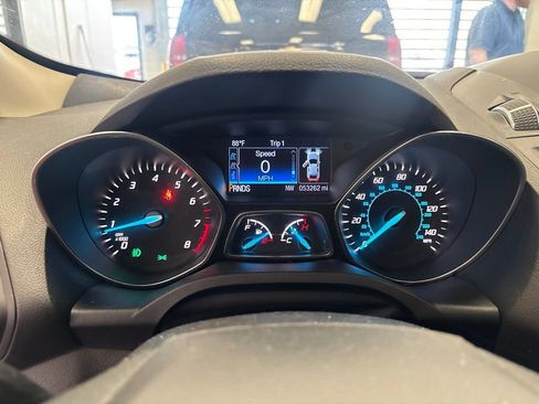 Used 2016 Ford Escape SE w/ Equipment Group 201A FWD image 4
