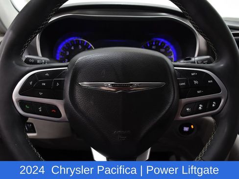 Used 2024 Chrysler Pacifica Touring-L FWD image 11