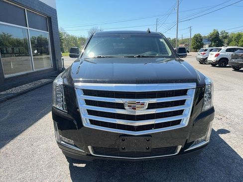 Used 2016 Cadillac Escalade Luxury AWD/4WD image 4