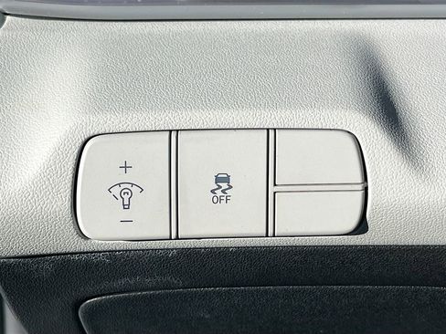 Used 2024 Hyundai Elantra Limited image 10