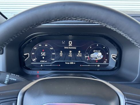 Used 2024 GMC Yukon XL Denali image 2