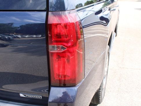 Used 2017 Chevrolet Suburban Premier AWD/4WD image 12