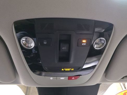 Used 2023 Kia Sorento SX Prestige image 25