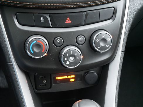 Used 2022 Chevrolet Trax LS w/ Tint and Cruise Package image 23