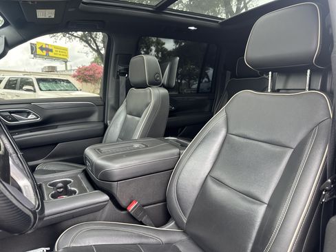 Used 2021 GMC Yukon XL SLT w/ SLT Premium Package AWD/4WD image 6
