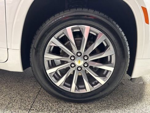 Used 2022 Chevrolet Traverse Premier image 33