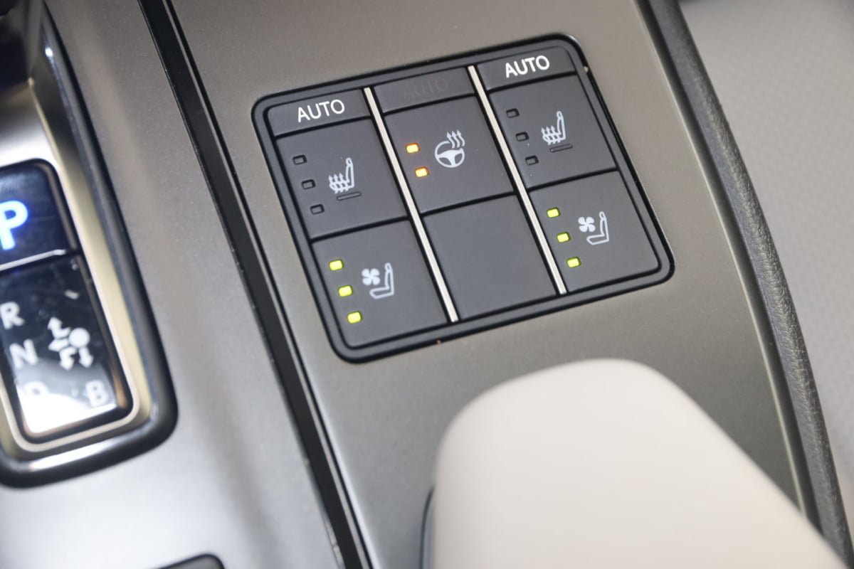 Used 2025 Lexus UX 300h FWD w/ Accessory Package (Z1) image 8