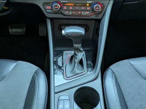 Used 2017 Kia Niro EX image 20