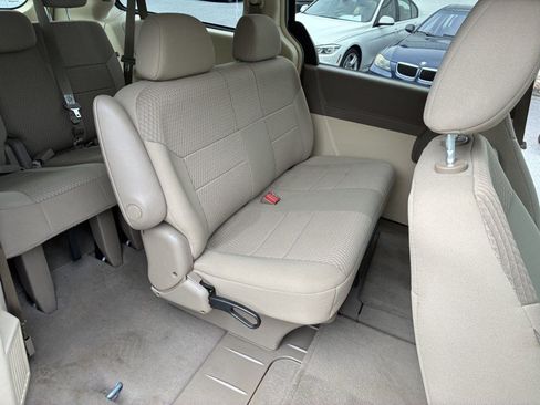 Used 2008 Chrysler Town & Country LX FWD image 13