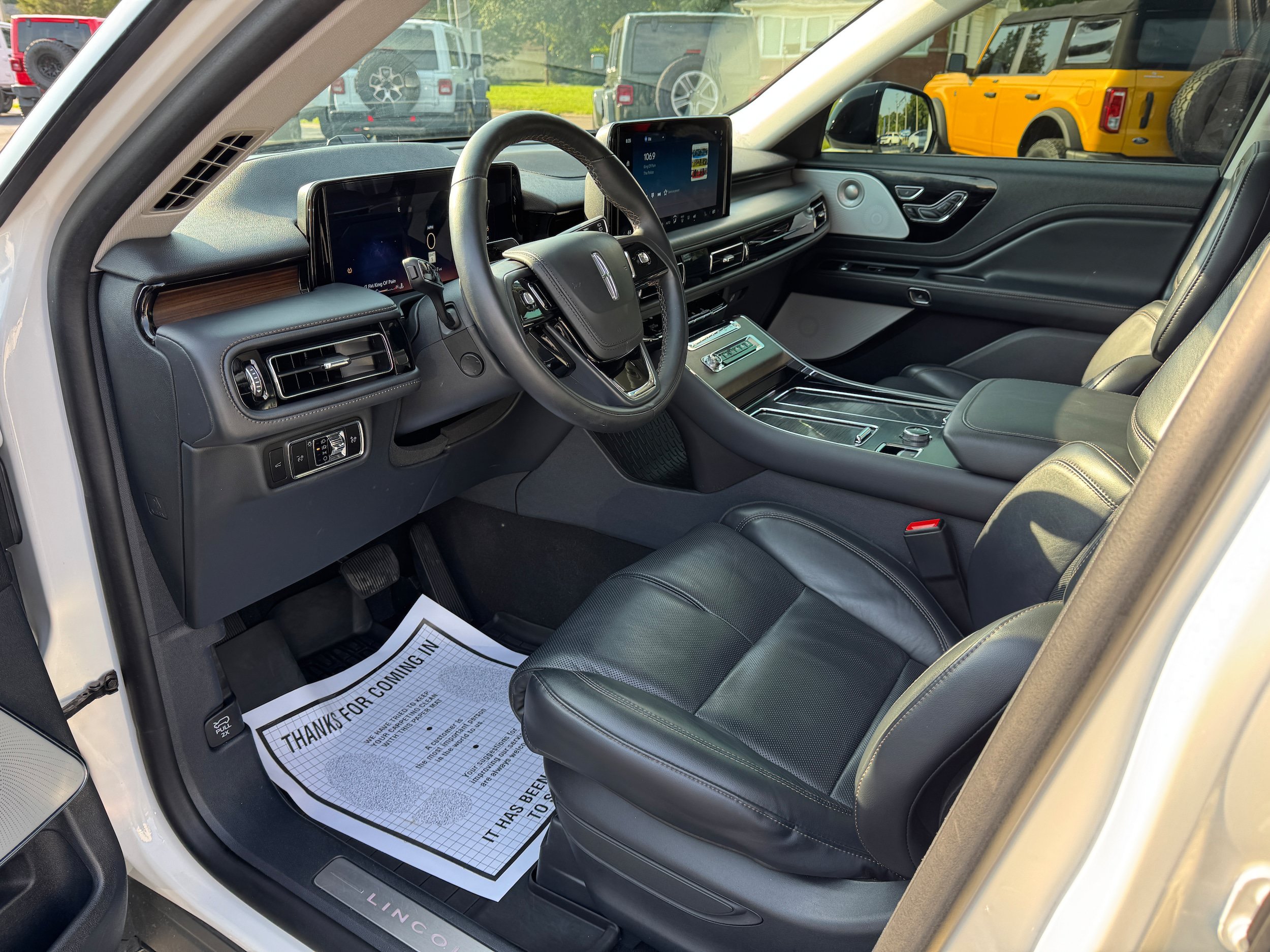 Used 2025 Lincoln Aviator Reserve w/ Luxury Package RWD image 11