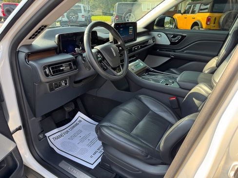 Used 2025 Lincoln Aviator Reserve w/ Luxury Package RWD image 11